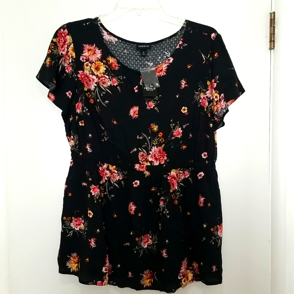 Torrid Romantic Floral Babydoll Blouse Stretch Waist Flutter Sleeves NWT - Picture 2 of 7